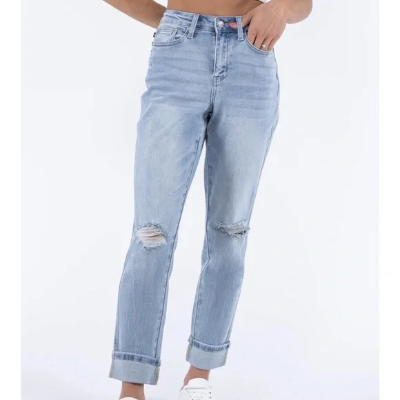 Judy Blue Denim Jeans with Star Pocket Detail- The Justice Mid-Rise Americana - Picture 2 of 5